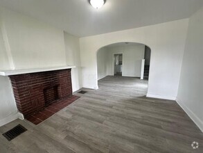 Building Photo - 922 E 17th Ave