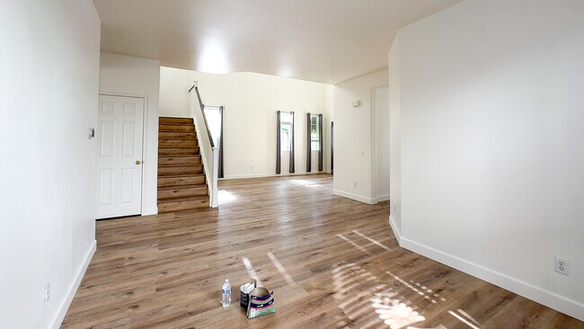 Building Photo - 15747 Roan Rd