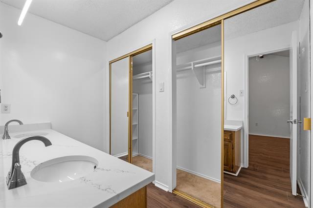 Building Photo - 6007 Brentcove Dr