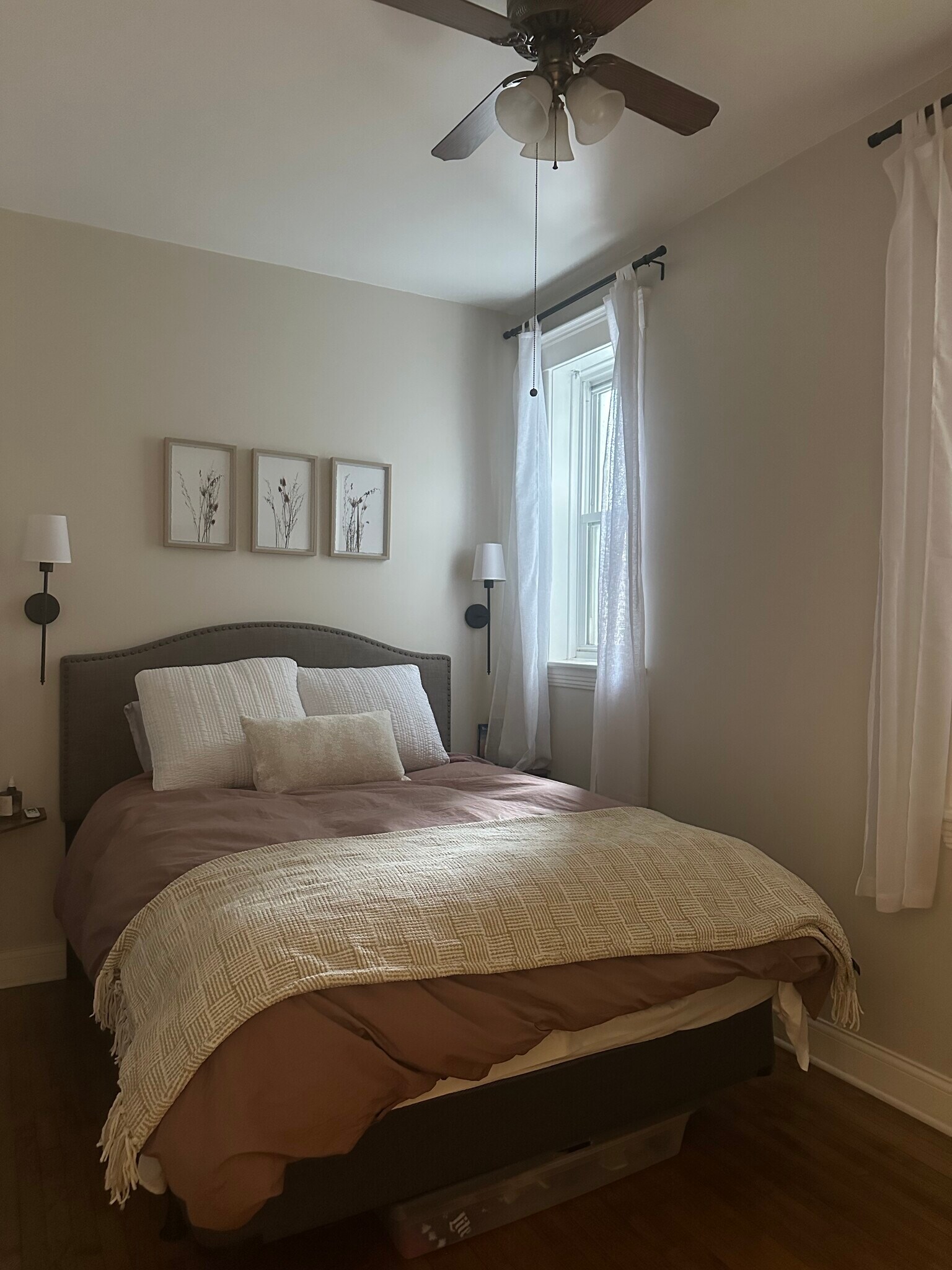 Building Photo - 3837 N Lakewood Ave