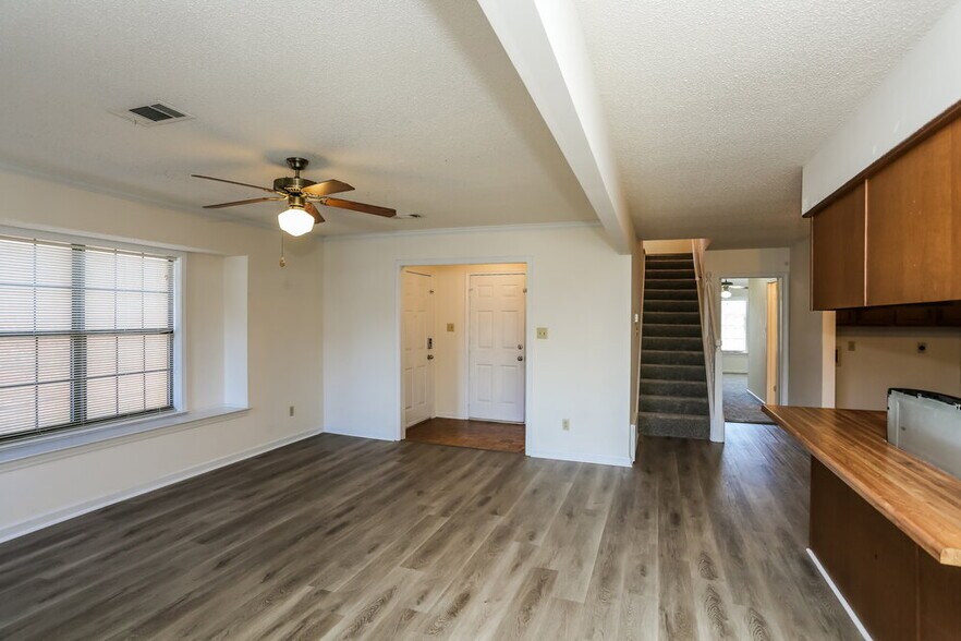 Building Photo - 7776 Hickory Meadow Rd