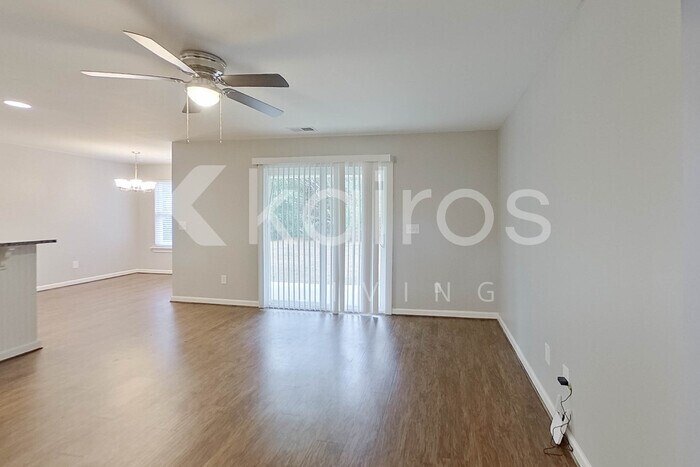 Building Photo - 922 12th Ln