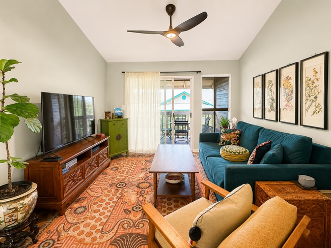Building Photo - Furnished Pet Friendly 2/2 Central Location
