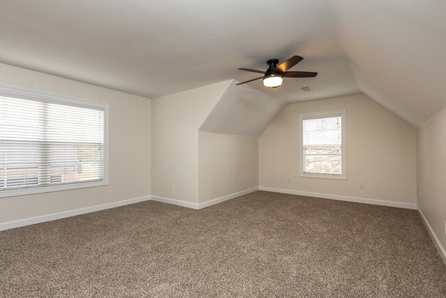 Building Photo - 2864 Summer Oaks Pl