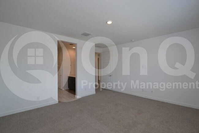 Building Photo - 9213 W Glenrosa Ave