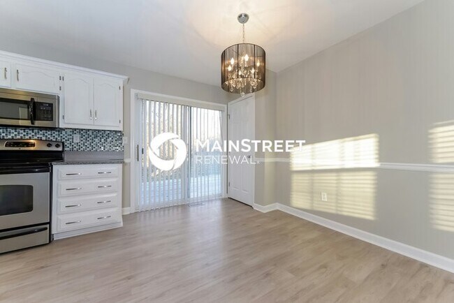 Building Photo - 3 Bedroom Pet-Friendly Home in Independence, MO with Main Street Renewal