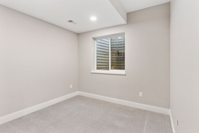 Building Photo - New Berthoud Home with Modern Comfort | $1000 Deposit with Approved Credit and Two Weeks FREE!