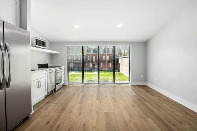 Building Photo - 1661 Franklin Park S