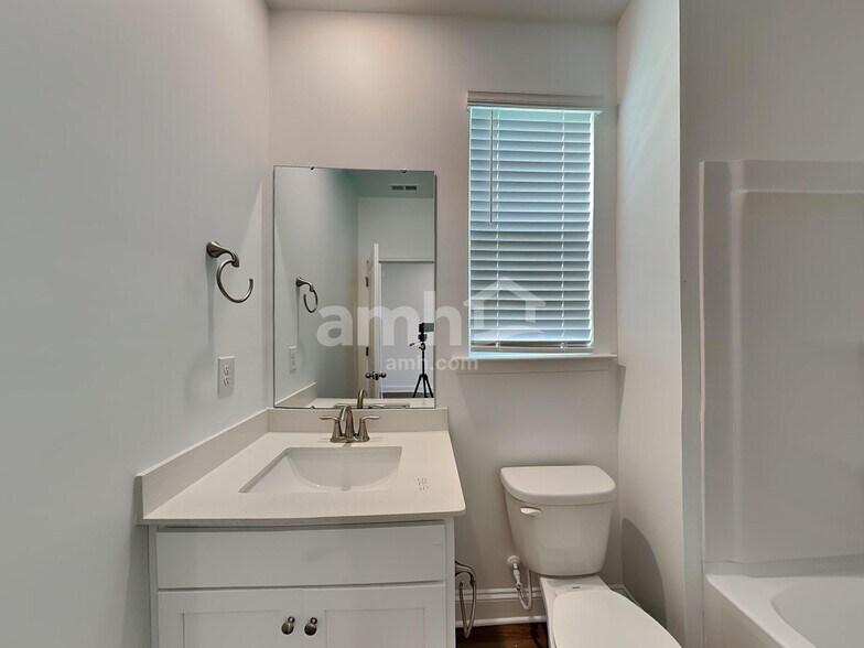 Building Photo - 1016 Bevington Dr