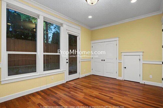 Building Photo - Beautiful Two Bedroom Townhouse In Humboldt - End Unit!