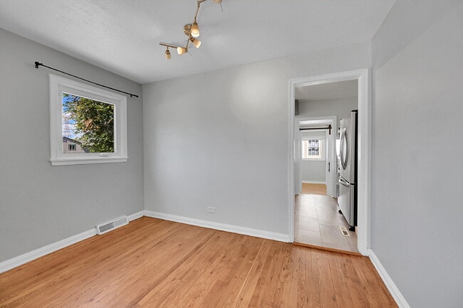 Building Photo - $2,195.00 - 3 Bedrooms, 1 Bathroom, Single...