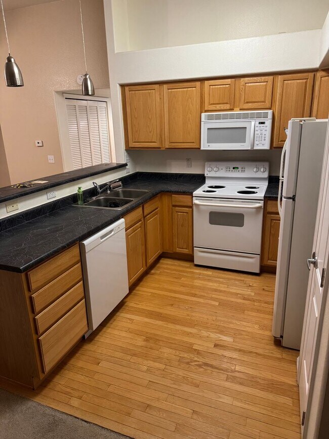 Building Photo - Large Open Plan 2 Bedroom 2 Bathroom Home