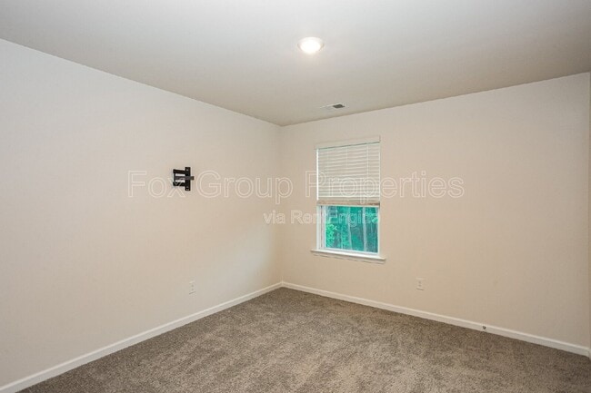 Building Photo - 173 Calvin Crk Dr