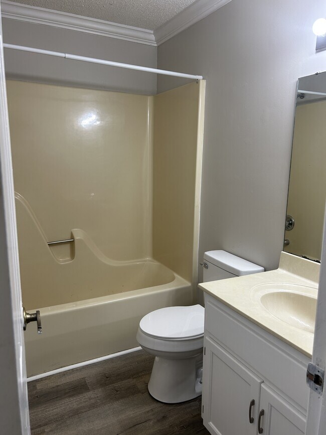 Building Photo - 246 Woodcastle Dr