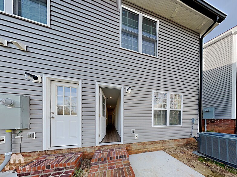 Building Photo - 735 Hillside St