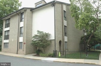 Building Photo - 6 Monroe St