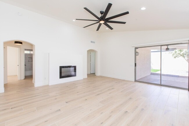 Building Photo - 23554 N 73rd Pl