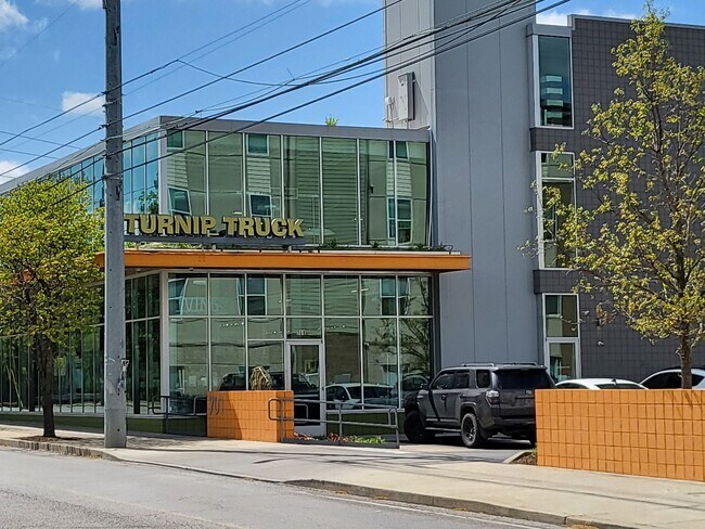 Building Photo - 800 Woodland St
