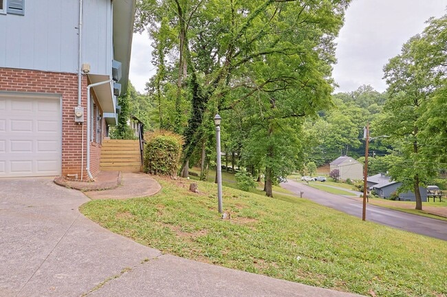 Building Photo - nice renovated 4 Bed 3 Bath