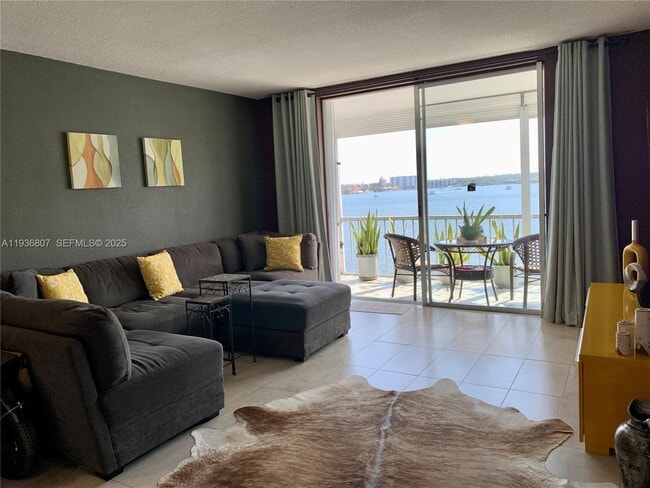 Building Photo - 3000 Marcos Dr