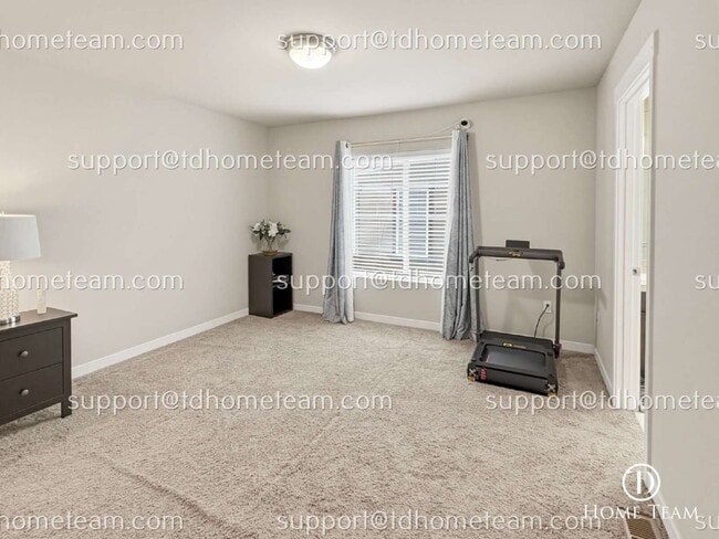 Building Photo - "Spacious 4-Bedroom Auburn Retreat with Scenic Views, Gleaming Hardwood Floors, and 3.5 Baths!"