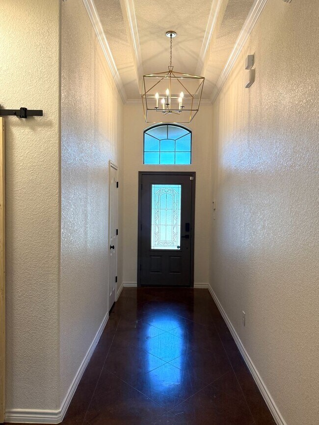 Building Photo - Spacious 4BR Home with Fireplace & Large B...
