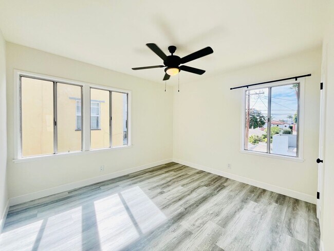 Building Photo - 439 1/2 N Hayworth Ave-439.5