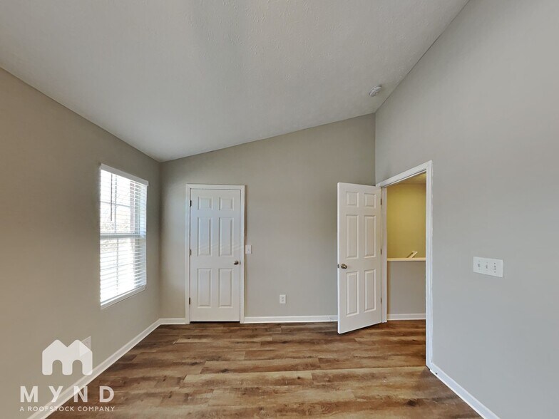 Building Photo - 5757 Strathmoor Manor Cir