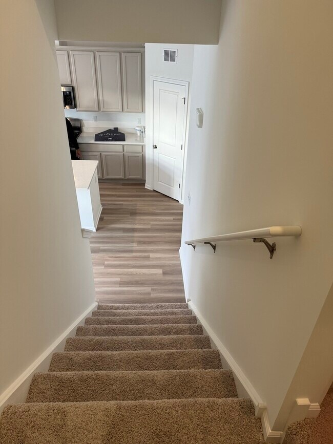 Building Photo - 302 Kingsport Dr