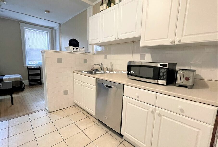 Building Photo - 72 Egmont St