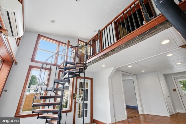 Building Photo - 27 E Broad Way