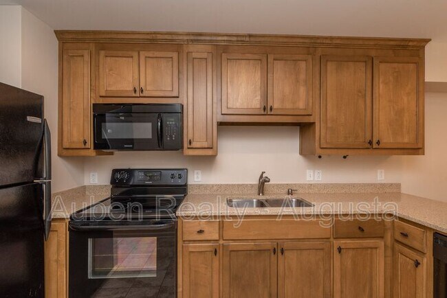 Building Photo - 913 Walker St