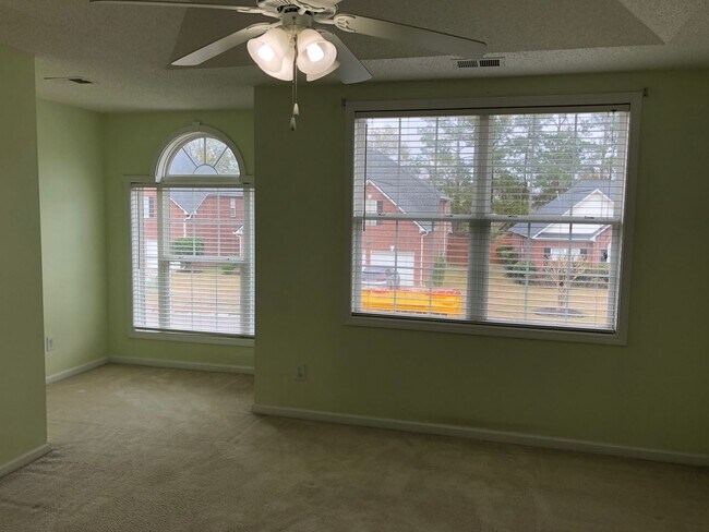 Building Photo - Pond-View Home with Spacious Yard