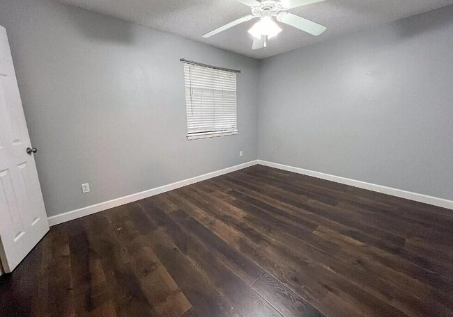 Building Photo - 16 Cape Dr NW