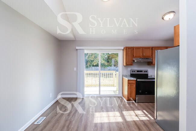 Building Photo - Bring more life and value to this charming home!