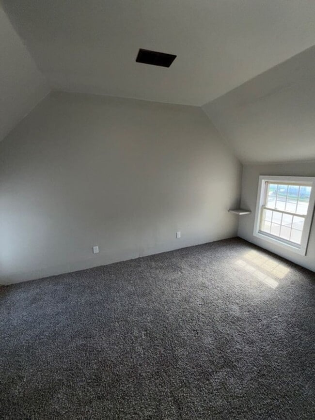 Building Photo - 1411 W Maryland St