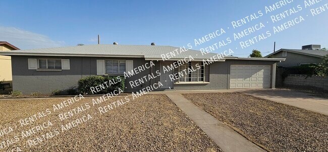 Building Photo - 2131 W Luke Ave