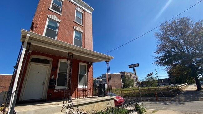 Building Photo - 813 N 41st St