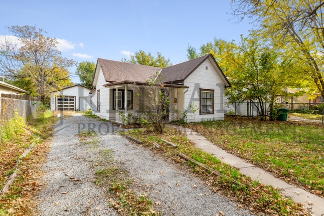 Building Photo - 1934 N Burns Ave