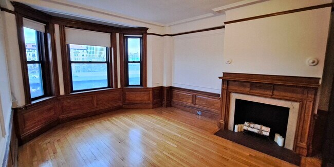 Building Photo - 464 Commonwealth Ave