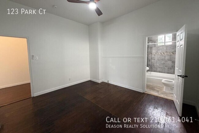 Building Photo - 123 Park Ct