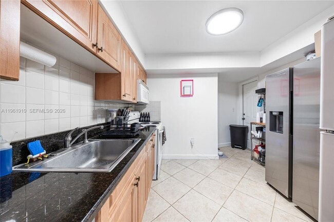 Building Photo - 9971 W Bay Harbor Dr