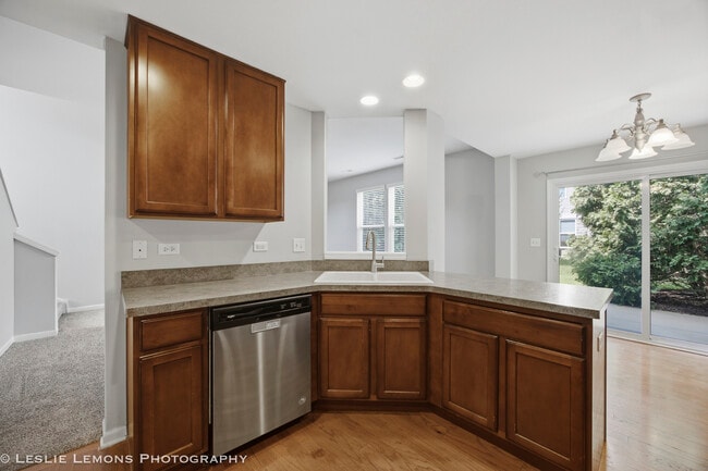 Building Photo - 337 Devoe Dr