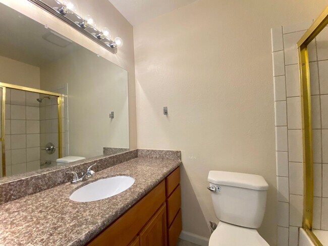 Building Photo - 3-bedroom home located in Union City! – wi...