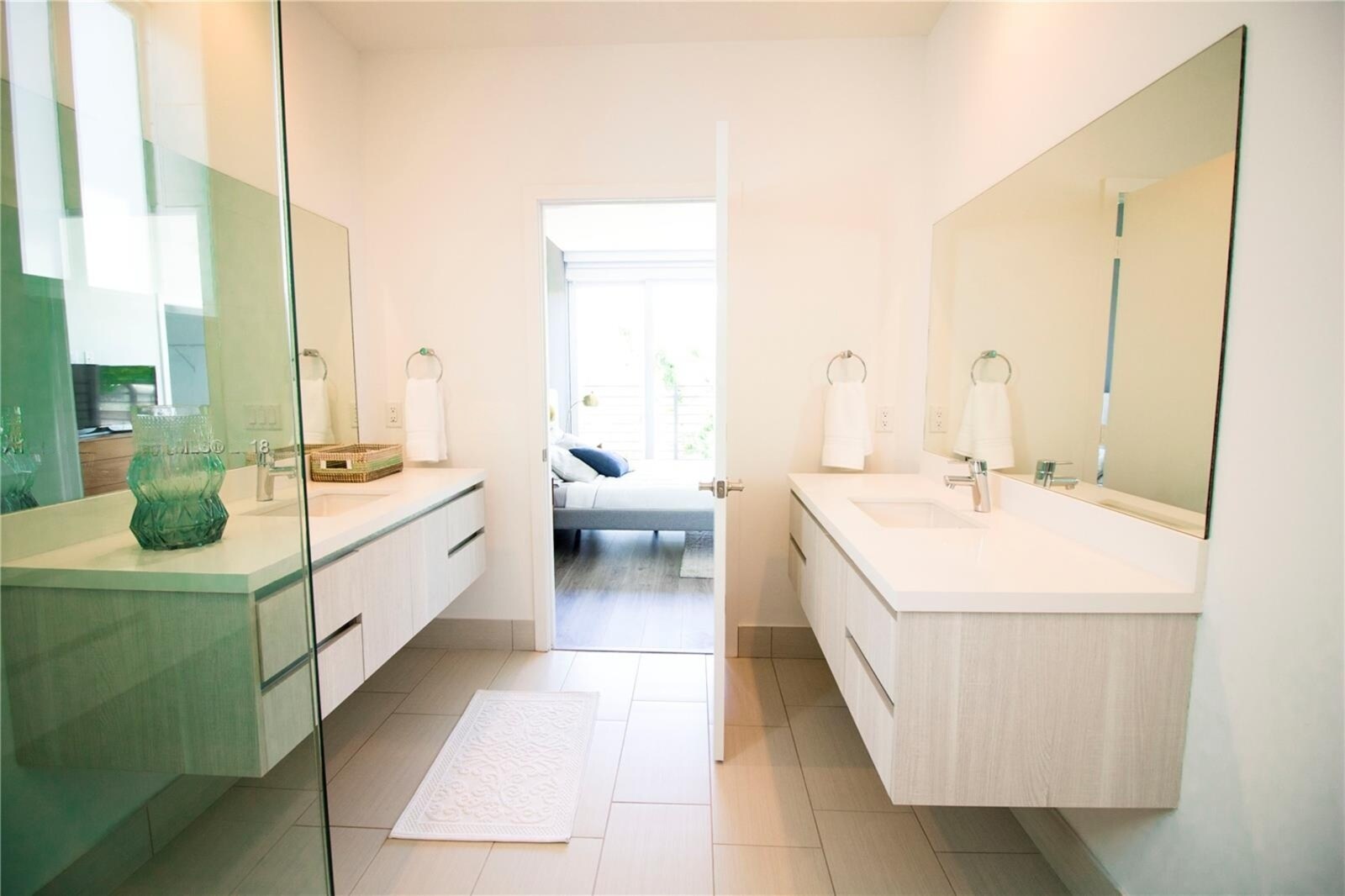 Building Photo - 2465 NE 135th St