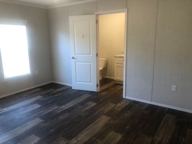 Building Photo - 291 Brookside Dr