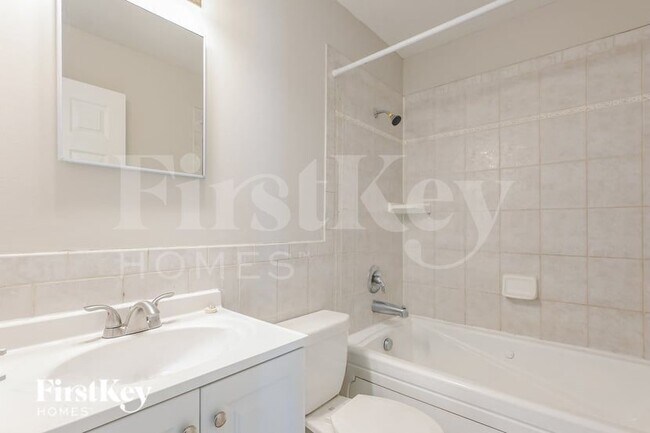 Building Photo - 1560 Leisure Dr