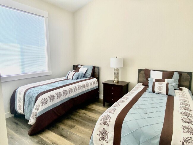 Building Photo - Year Round Rental- 4 bedroom, 2.5 bath in Chelan