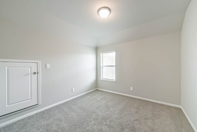 Building Photo - Experience luxury in this never-lived-in Beazer home located in the desirable Montgomery Ridge co...