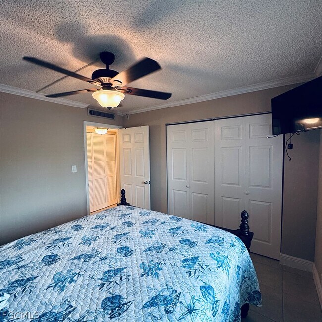 Building Photo - 2264 Winkler Ave